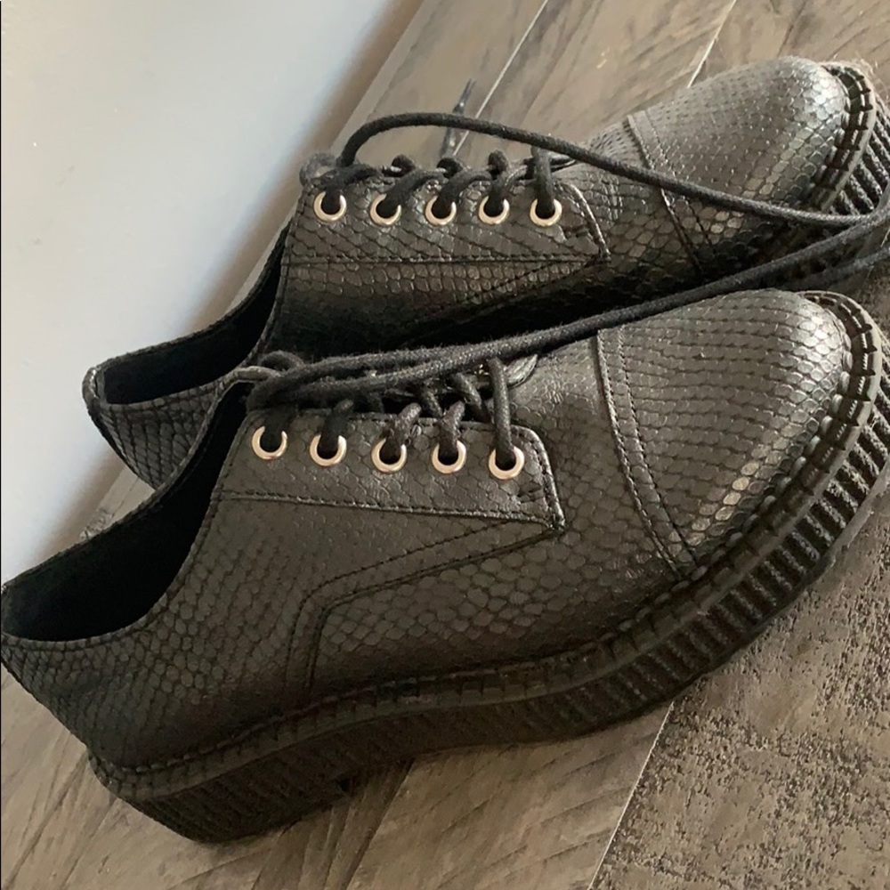 (Katy Perry)oxfrords. Worn twice, in new condition